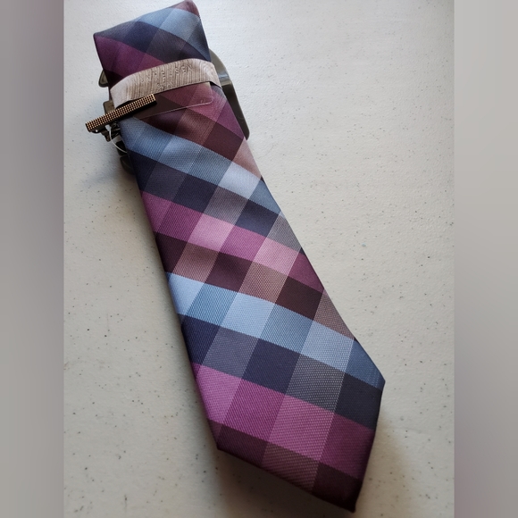 Van Heusen Slim Tie - Picture 1 of 4
